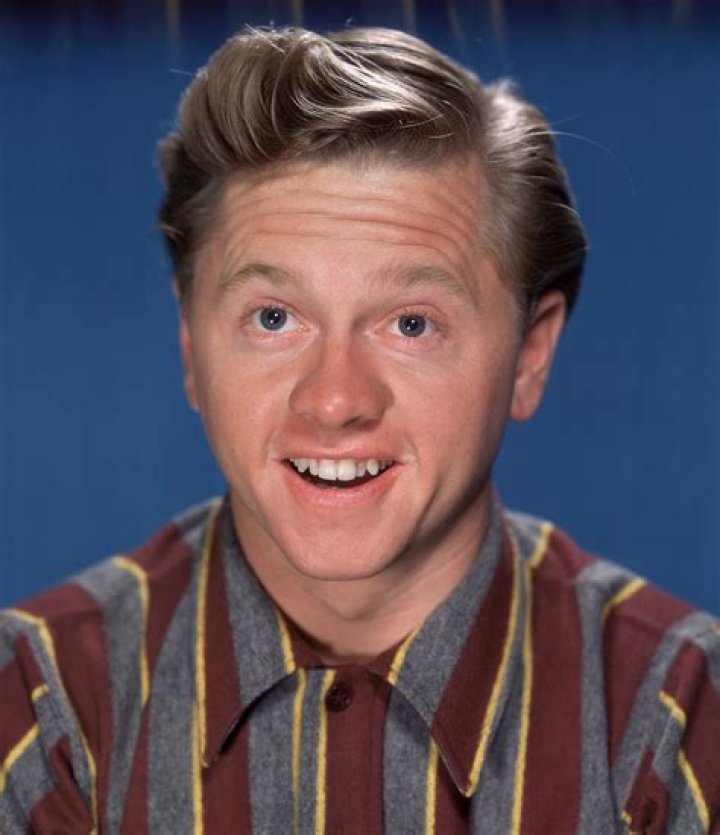 How Tall Is Mickey Rooney Jr