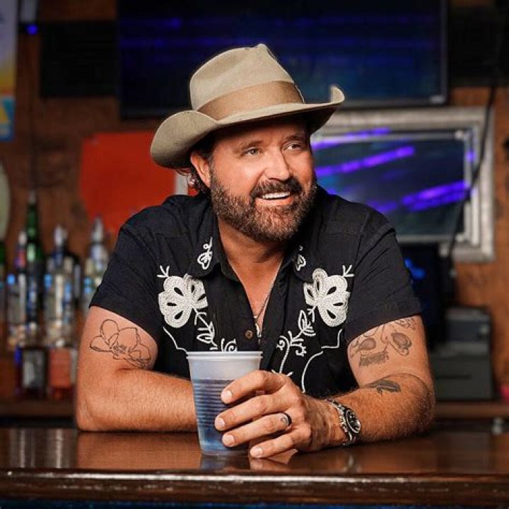 Randy Houser ·