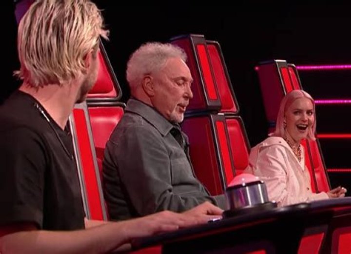 The Voice UK: Tom Jones stuns with spine-tingling performance of Dirty Dancings Cry...